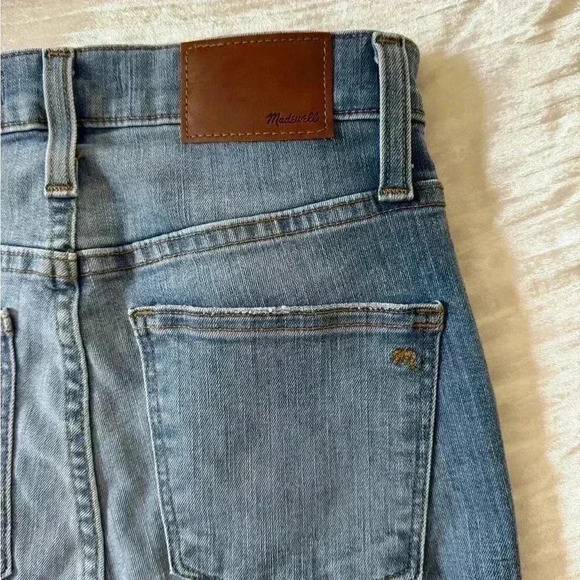 Madewell 9" High-Rise Skinny Jeans in Ontario Wash: Distressed-Hem Edition - Picture 9 of 12